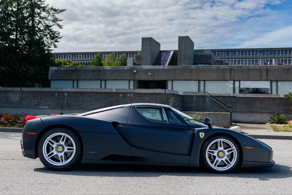 https://autogreeknews.gr/wp-content/uploads/2026/09/2004-Ferrari-Enzo-5.jpg