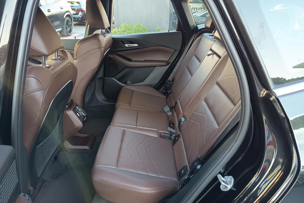 https://autogreeknews.gr/wp-content/uploads/2026/09/BMW-218d-Active-Tourer-2024-used-7.jpg