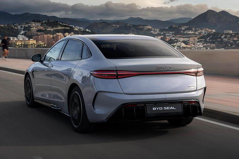 https://autogreeknews.gr/wp-content/uploads/2026/09/BYD-SEAL_Dynamic-2.jpg