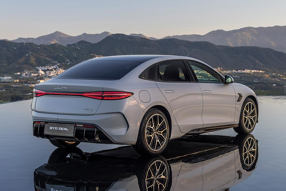 https://autogreeknews.gr/wp-content/uploads/2026/09/BYD-SEAL_Exterior-2.jpg