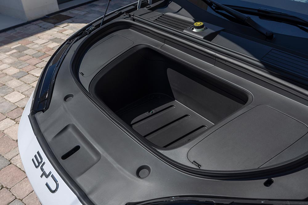 https://autogreeknews.gr/wp-content/uploads/2026/09/BYD-SEAL_interior-1.jpg