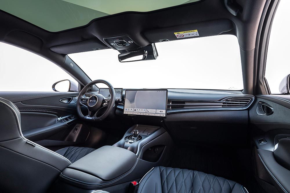 https://autogreeknews.gr/wp-content/uploads/2026/09/BYD-SEAL_interior-7.jpg