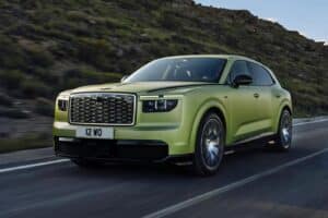 Η Bentley μπαίνει στην ηλεκτροκίνηση με 888 άλογα (+video)