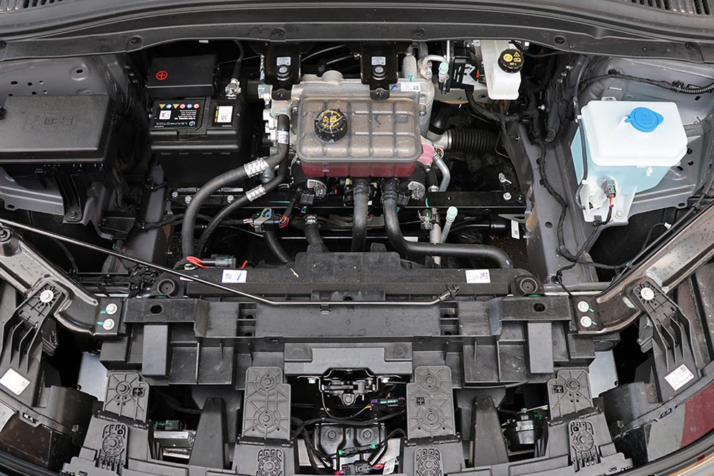 https://autogreeknews.gr/wp-content/uploads/2026/09/Leapmotor-B05-engine.jpg