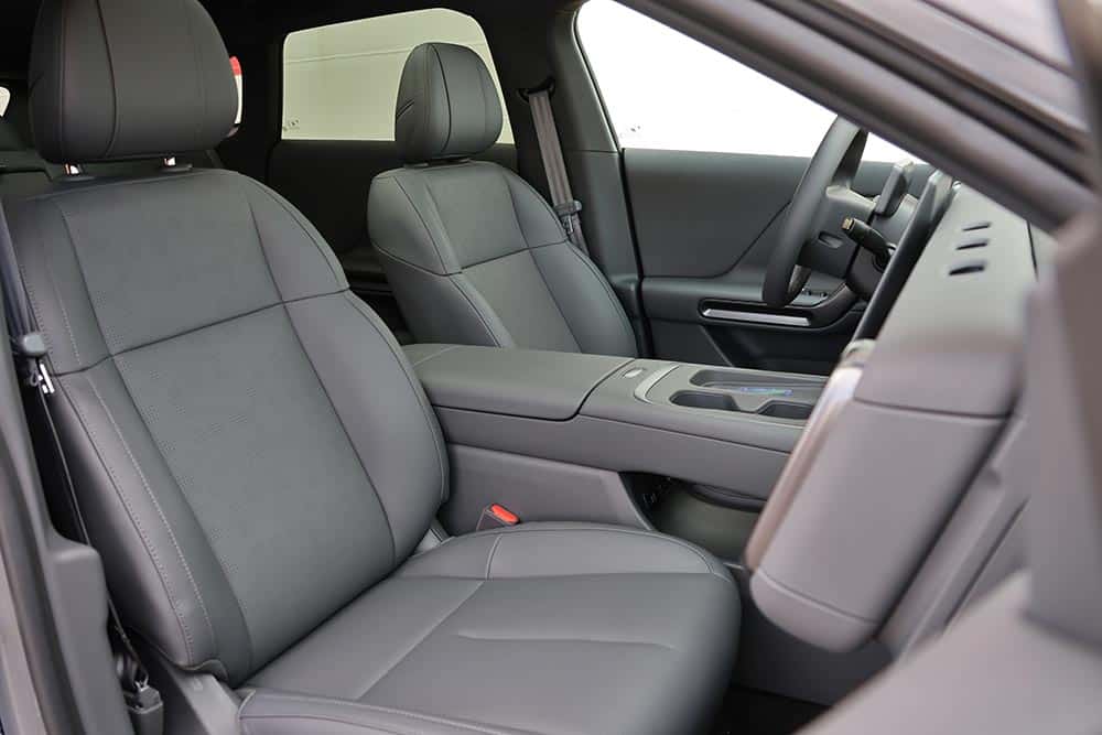 https://autogreeknews.gr/wp-content/uploads/2026/09/Leapmotor-B05-interior-1.jpg