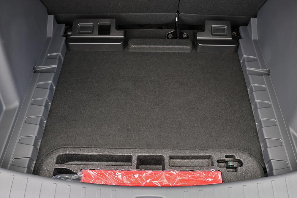 https://autogreeknews.gr/wp-content/uploads/2026/09/Leapmotor-B05-interior-13.jpg