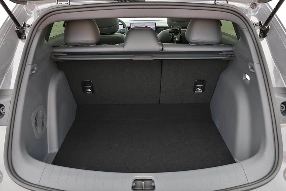 https://autogreeknews.gr/wp-content/uploads/2026/09/Leapmotor-B05-interior-14.jpg