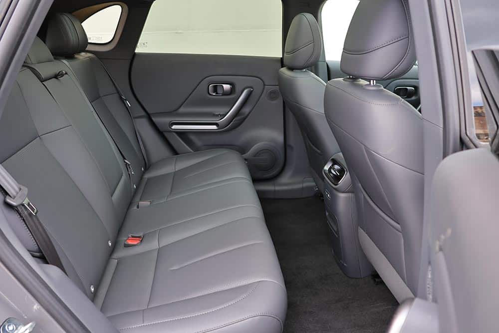 https://autogreeknews.gr/wp-content/uploads/2026/09/Leapmotor-B05-interior-15.jpg