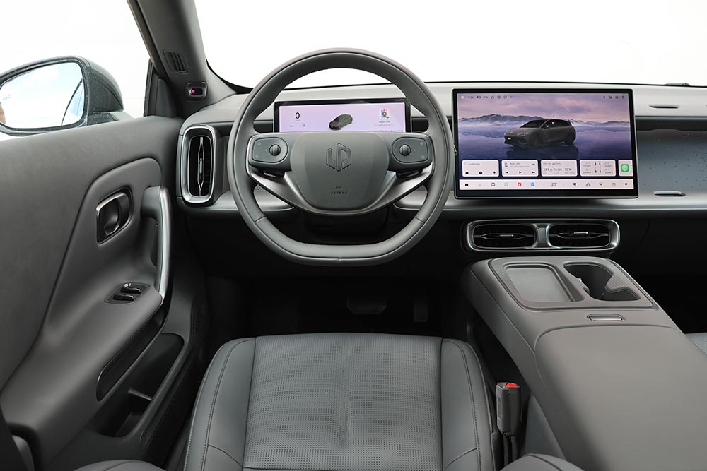 https://autogreeknews.gr/wp-content/uploads/2026/09/Leapmotor-B05-interior-3.jpg