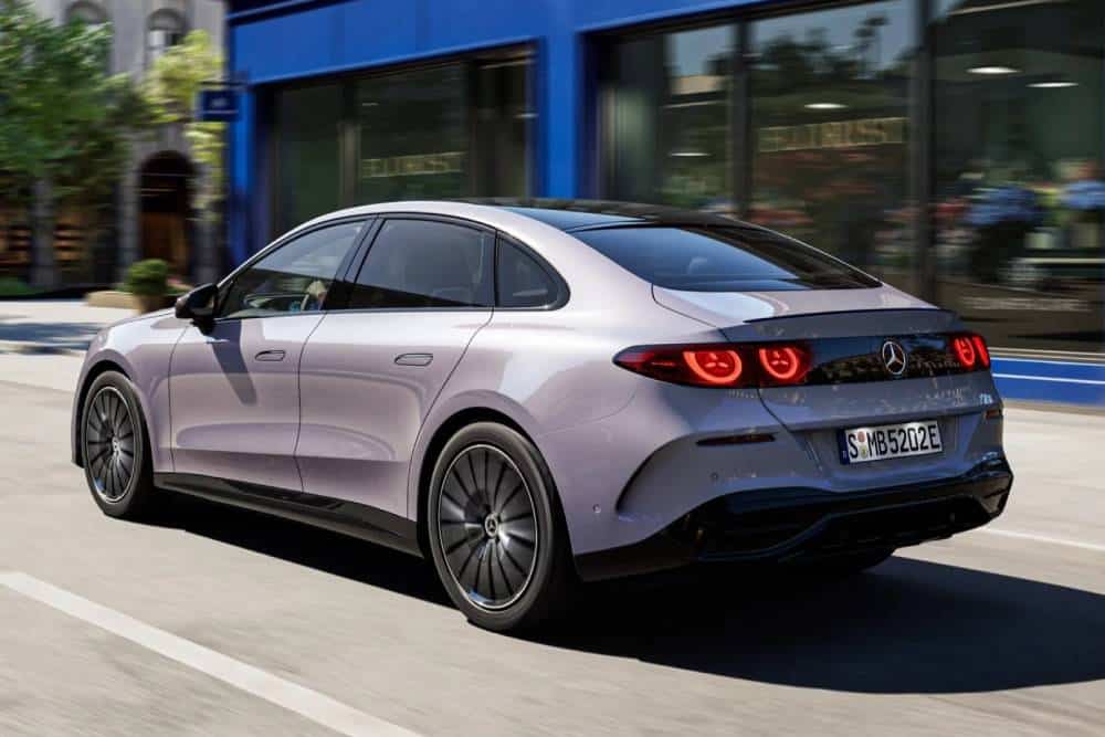 https://autogreeknews.gr/wp-content/uploads/2026/09/Mercedes-C300-electric-10.jpg
