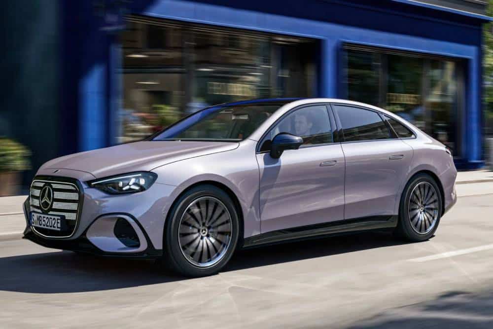 https://autogreeknews.gr/wp-content/uploads/2026/09/Mercedes-C300-electric-11.jpg