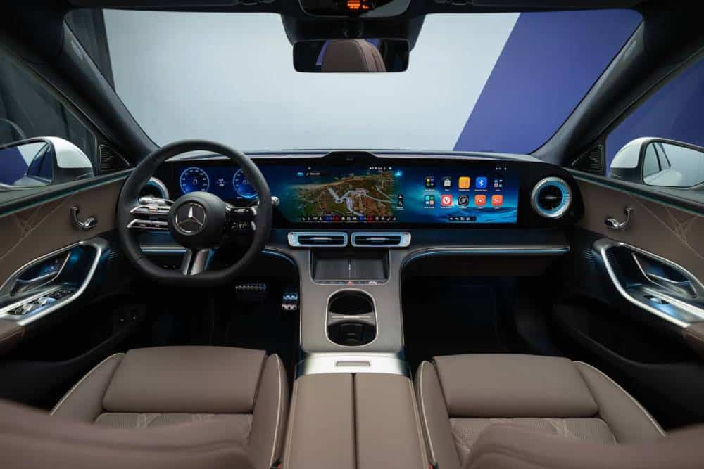https://autogreeknews.gr/wp-content/uploads/2026/09/Mercedes-C300-electric-2.jpg
