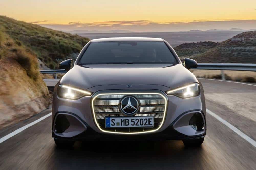 https://autogreeknews.gr/wp-content/uploads/2026/09/Mercedes-C300-electric-4.jpg