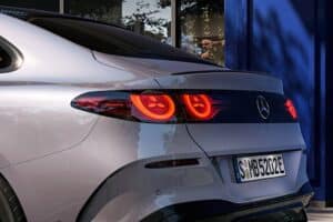 Mercedes-C300-electric (7)