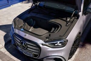 Mercedes-C300-electric (9)
