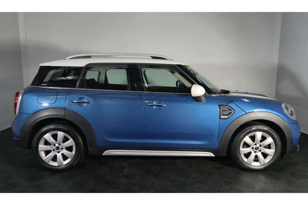 https://autogreeknews.gr/wp-content/uploads/2026/09/Mini-Countryman-Cooper-2019-used-3.jpg