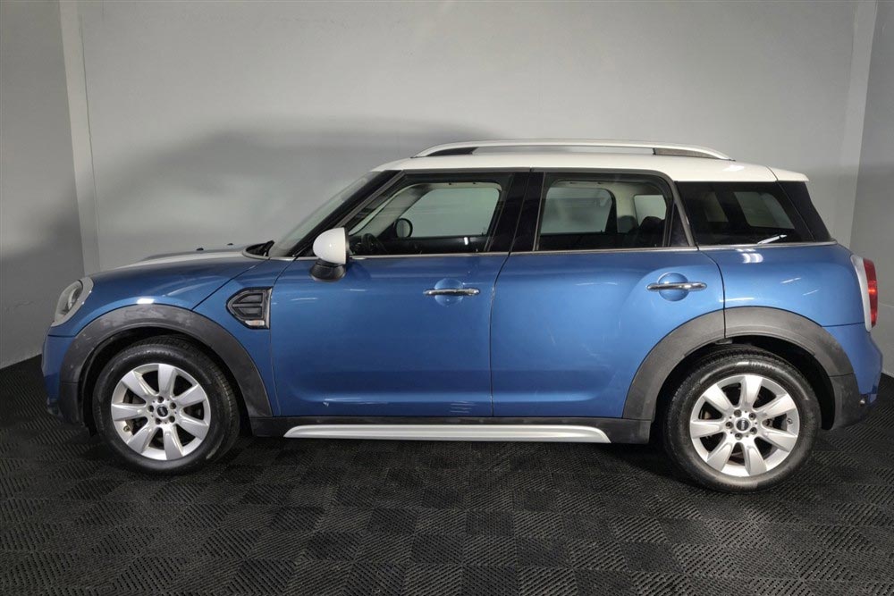 https://autogreeknews.gr/wp-content/uploads/2026/09/Mini-Countryman-Cooper-2019-used-4.jpg