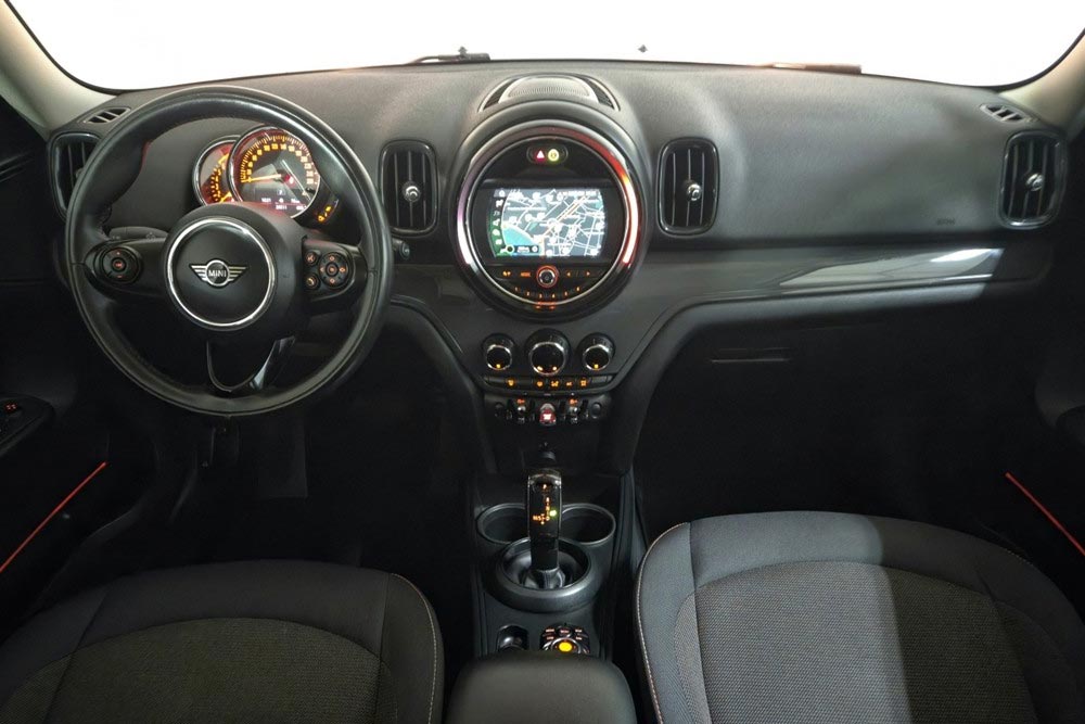 https://autogreeknews.gr/wp-content/uploads/2026/09/Mini-Countryman-Cooper-2019-used-5.jpg
