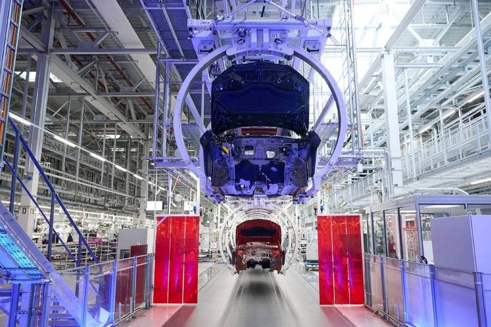 https://autogreeknews.gr/wp-content/uploads/2026/09/P90628645_lowRes_vehicle-production-a-1.jpg