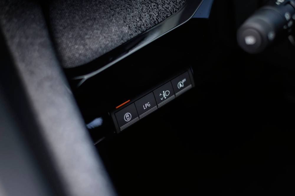 https://autogreeknews.gr/wp-content/uploads/2026/09/Renault-Clio-Eco-G-120-auto-4-1.jpg