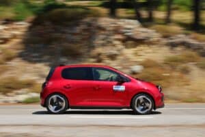 3 νέα αυτοκίνητα έως 17.990 ευρώ «καίνε» 2-3 ευρώ