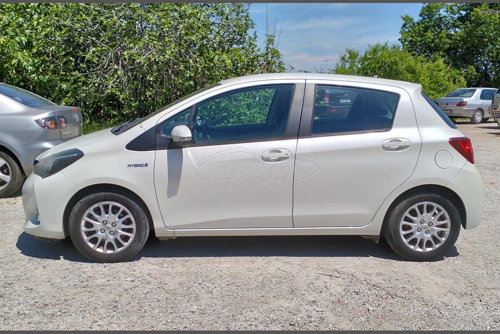 https://autogreeknews.gr/wp-content/uploads/2026/09/Toyota-Yaris-Hybrid-2017-used-4.jpg