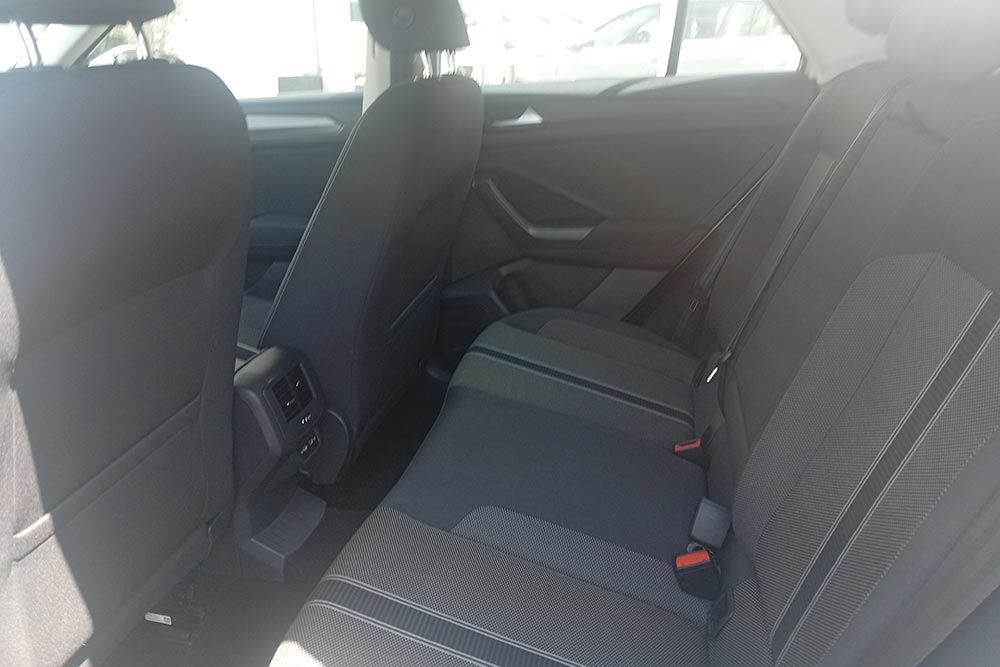 https://autogreeknews.gr/wp-content/uploads/2026/09/VW-T-Roc-2022-used-8.jpg