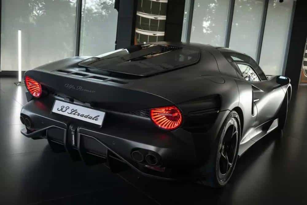 https://autogreeknews.gr/wp-content/uploads/2026/09/alfa-romeo-33-stradale-perla-nera-9.jpg