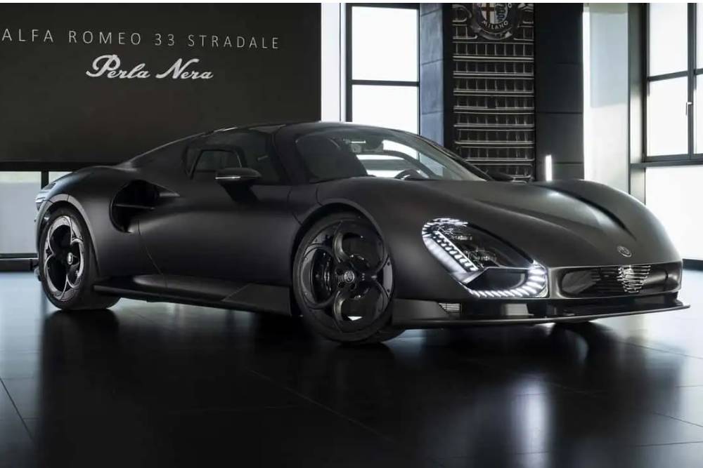Η Alfa Romeo 33 Stradale άβαφη είναι σκέτη κόλαση