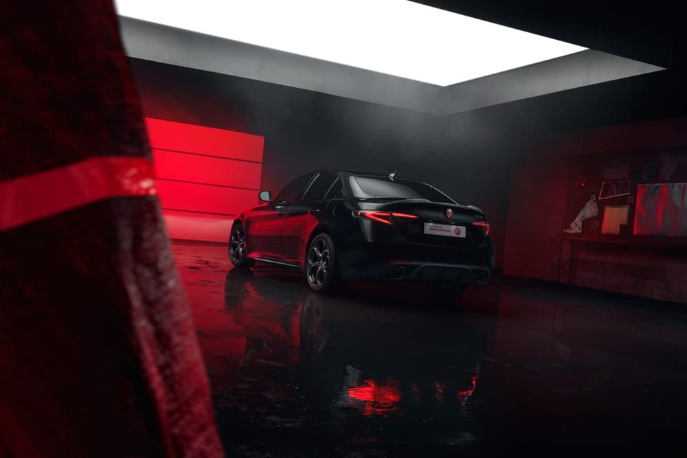 https://autogreeknews.gr/wp-content/uploads/2026/09/alfa-romeo-giulia-edizione-luna-rossa_1000x667.jpg