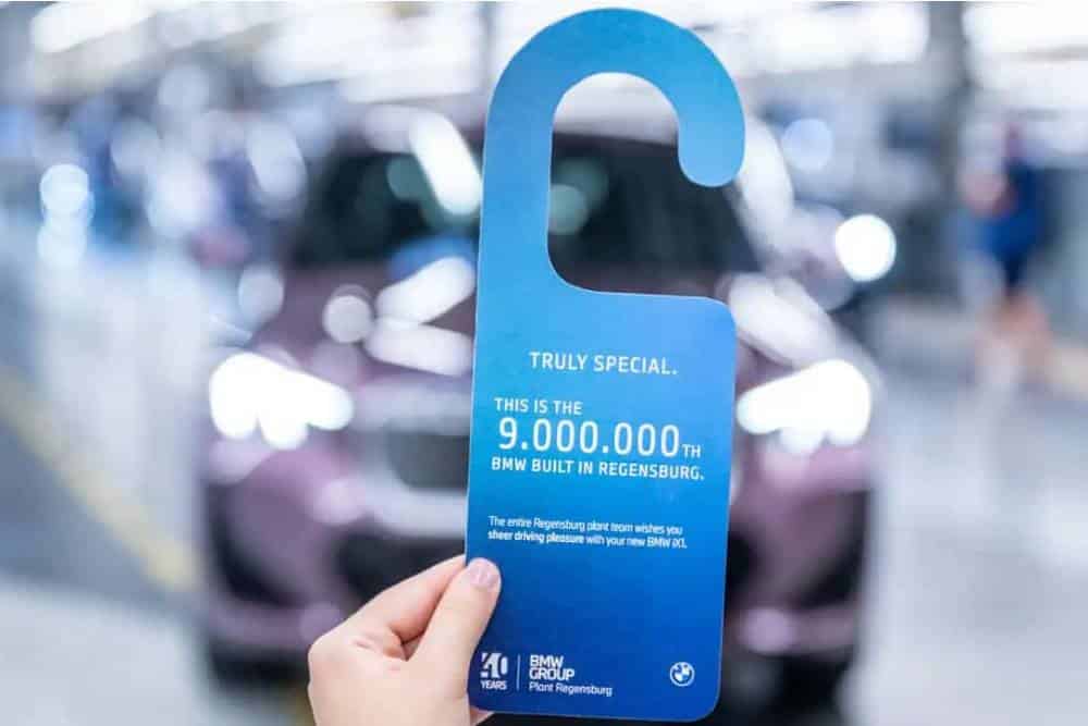 https://autogreeknews.gr/wp-content/uploads/2026/09/bmw-ix1-nine-millionth-car-built-at-regensburg-pla.jpg