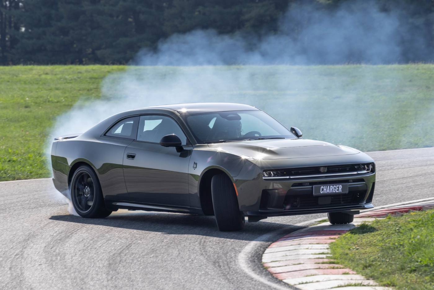 Νέο Dodge Charger 550 PS, AWD και πισωκίνητο με ένα κουμπί