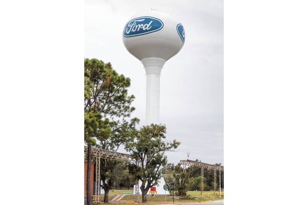 https://autogreeknews.gr/wp-content/uploads/2026/09/ford-pachecco-plant-4.jpg