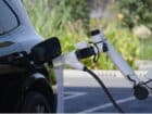 Η Geely βάζει AI στη φόρτιση και κατεβαίνει από το 5λεπτο