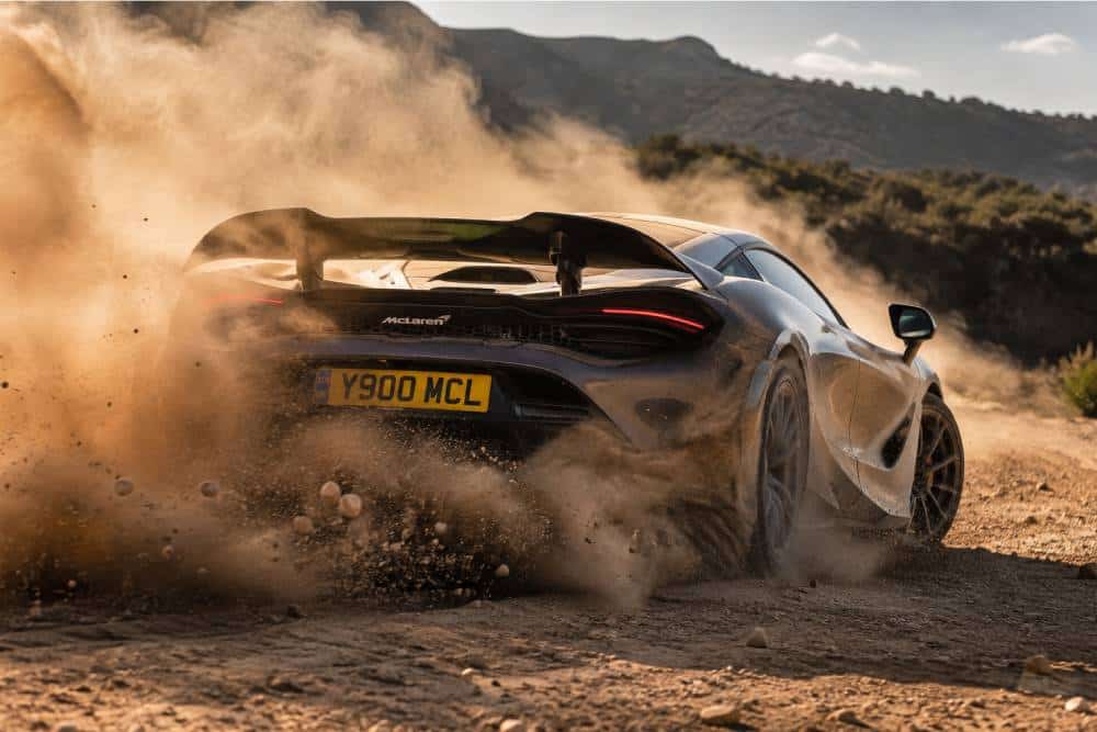Η McLaren υποκύπτει στη μόδα των SUV