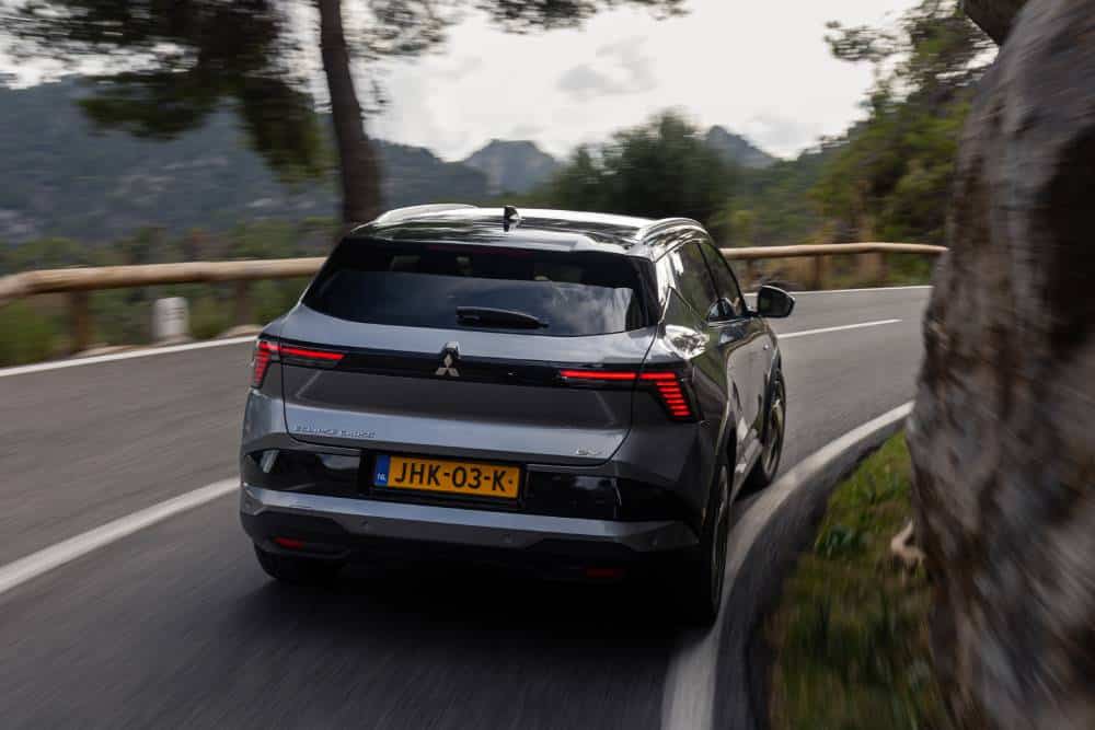 https://autogreeknews.gr/wp-content/uploads/2026/09/mitsubishi_eclipse_cross_ev7.jpg