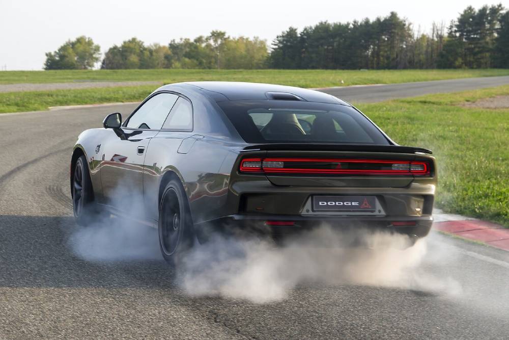 https://autogreeknews.gr/wp-content/uploads/2026/09/new-dodge-charger-11.jpg