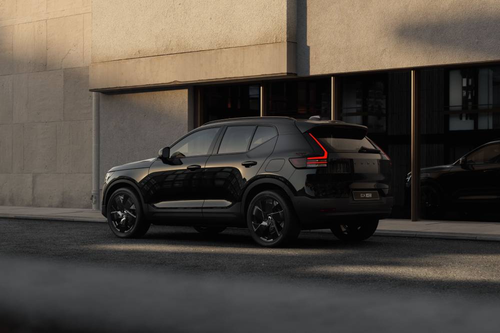 https://autogreeknews.gr/wp-content/uploads/2026/09/new-volvo-xc40-and-ec40-2.jpg