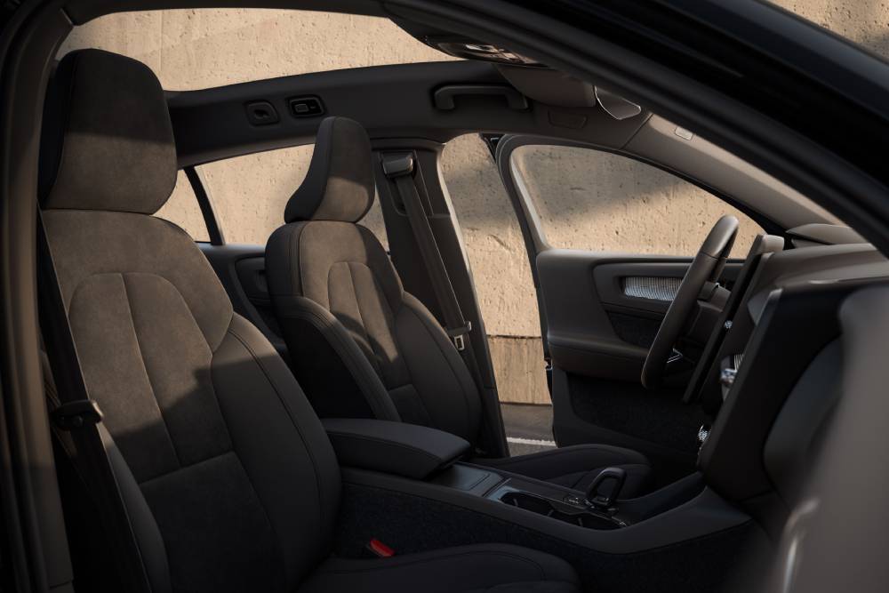 https://autogreeknews.gr/wp-content/uploads/2026/09/new-volvo-xc40-and-ec40-5.jpg