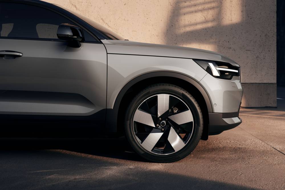 https://autogreeknews.gr/wp-content/uploads/2026/09/new-volvo-xc40-and-ec40-7.jpg