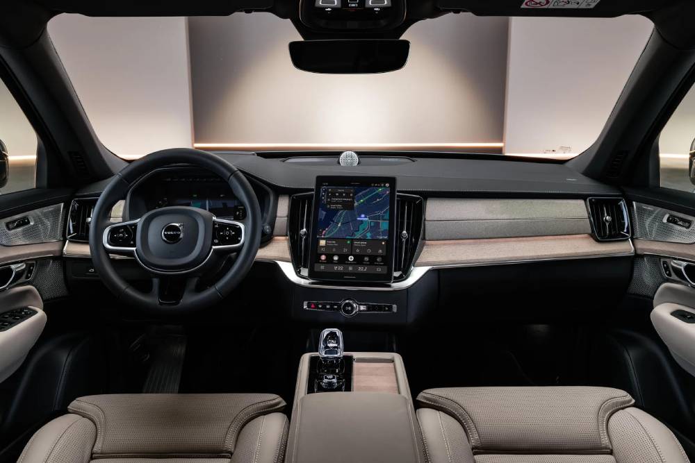 https://autogreeknews.gr/wp-content/uploads/2026/09/new-volvo-xc60-and-xc90-2.jpg