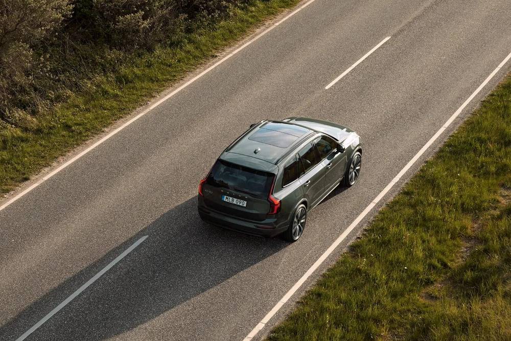 https://autogreeknews.gr/wp-content/uploads/2026/09/new-volvo-xc60-and-xc90-3.jpg