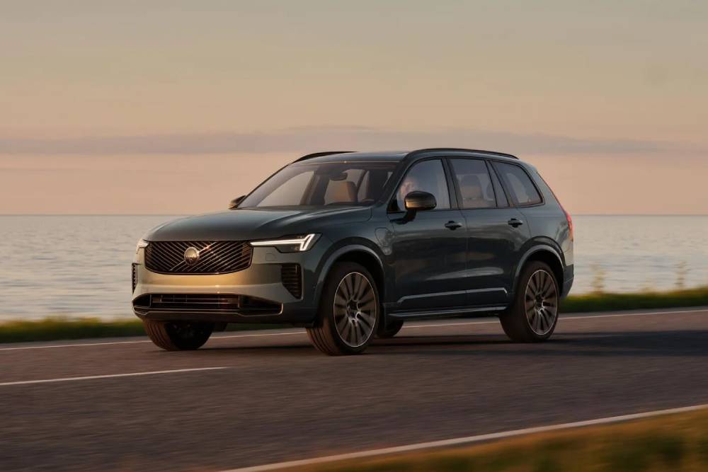 https://autogreeknews.gr/wp-content/uploads/2026/09/new-volvo-xc60-and-xc90-4.jpg