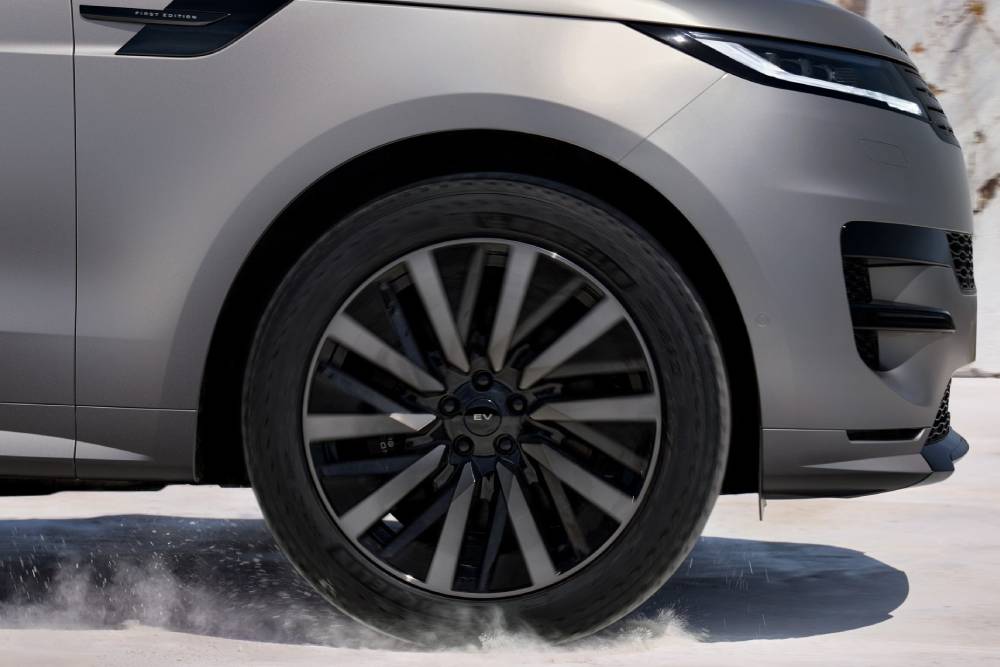 https://autogreeknews.gr/wp-content/uploads/2026/09/range-rover-sport-electric-3.jpg