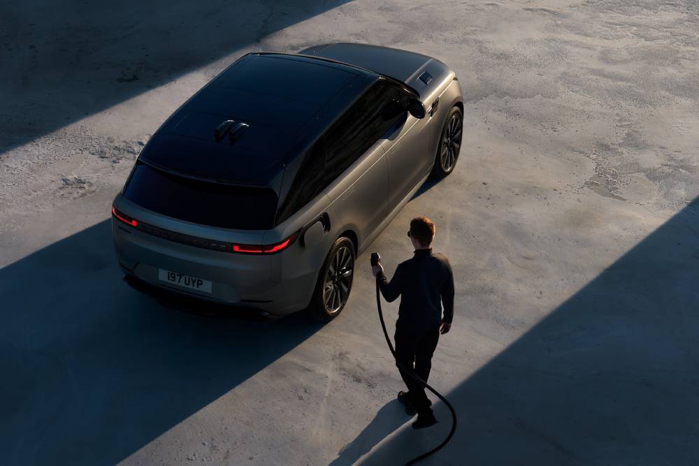 https://autogreeknews.gr/wp-content/uploads/2026/09/range-rover-sport-electric-6.jpg