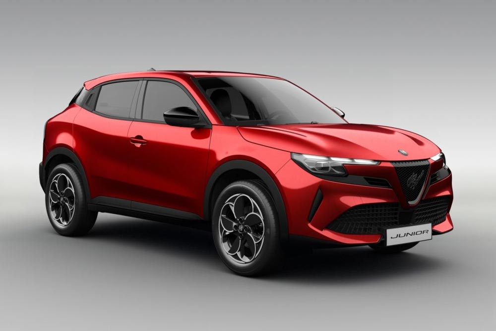 Νέα Alfa Romeo Junior Ibrida Business με ΛΤΠΦ 19.972 ευρώ
