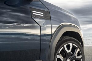 Θηρίο» υβριδικό νέο SUV από μόνο 23.990 ευρώ