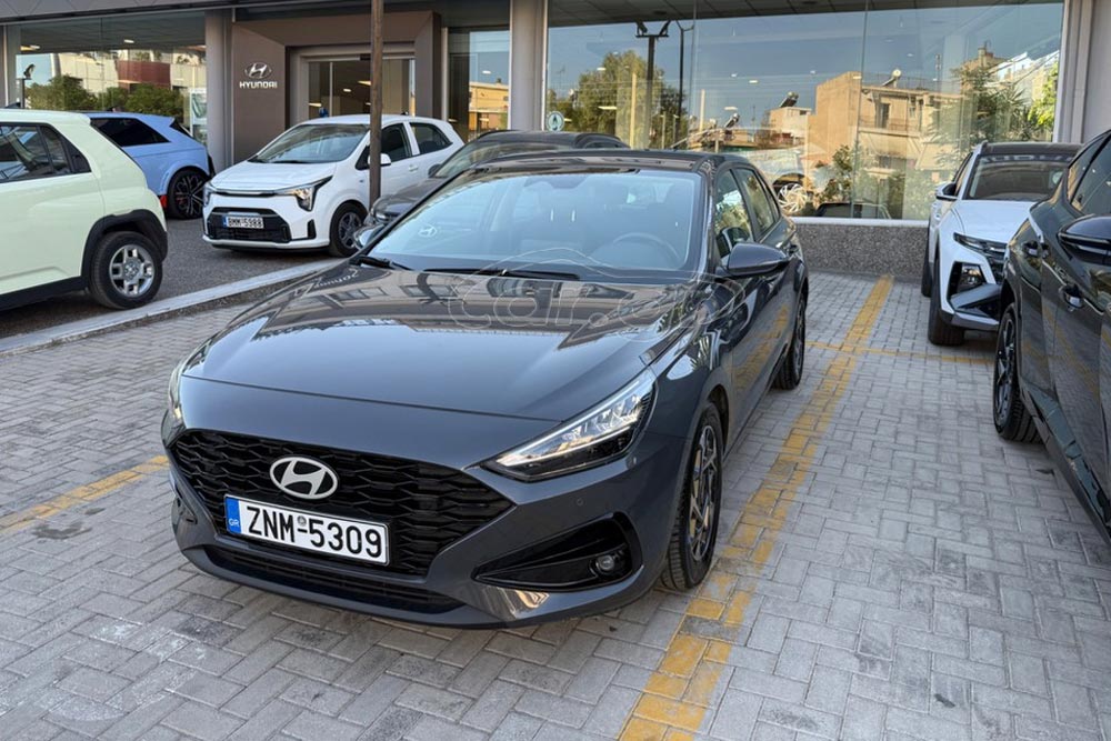Hyundai i30 1.5T 7DCT με 11.200 χλμ. πωλείται 6.000 ευρώ κάτω