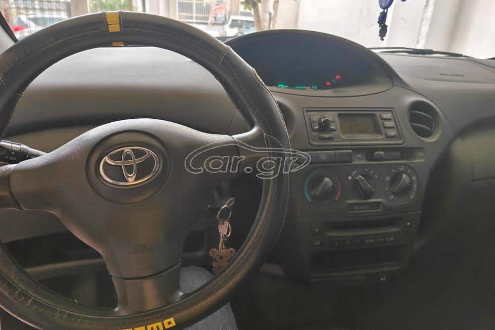 https://autogreeknews.gr/wp-content/uploads/2026/10/Toyota-Yaris-2003-used-5.jpg