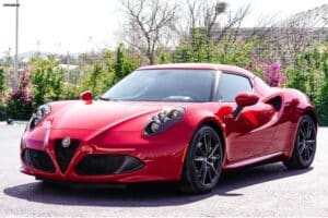 Μοναδική ελληνική Alfa Romeo 4C θέλει πολύ χρήμα